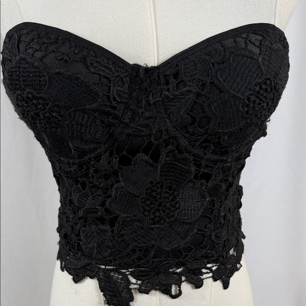 Chic Black Lace Bustier